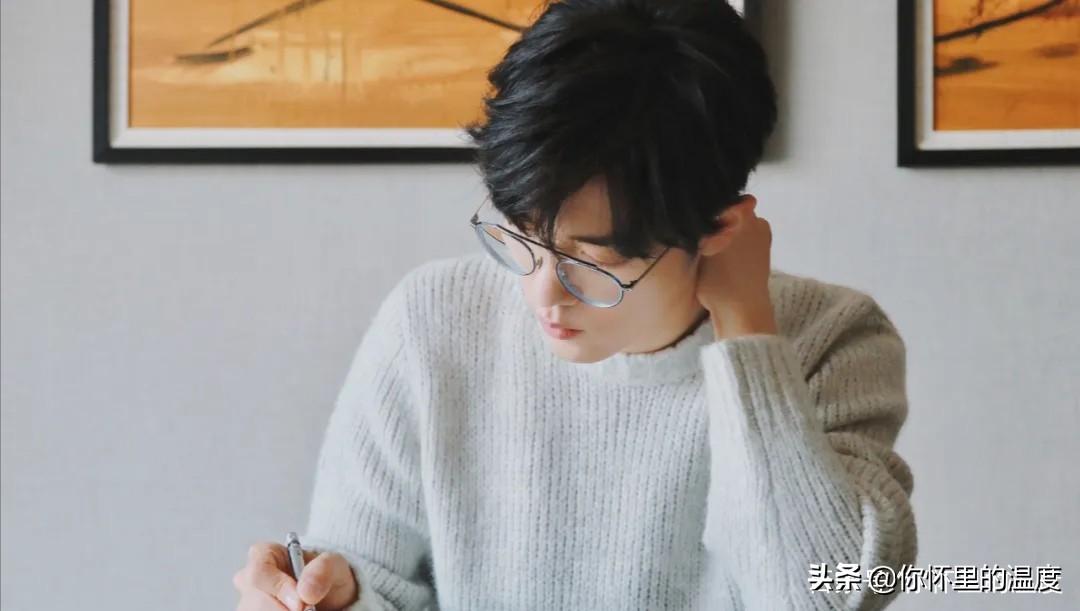 揭秘娱乐圈璀璨明星的魅力之源，演员人气榜解析