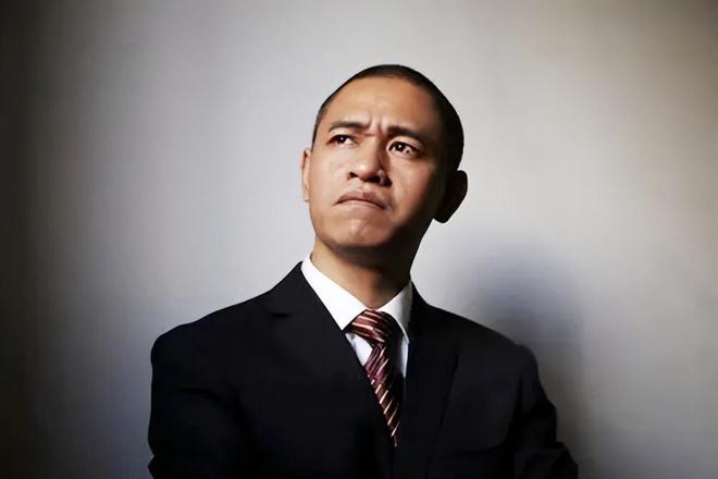 演员阿维的成长之路，自信铸就辉煌，从变化中学习成功之道